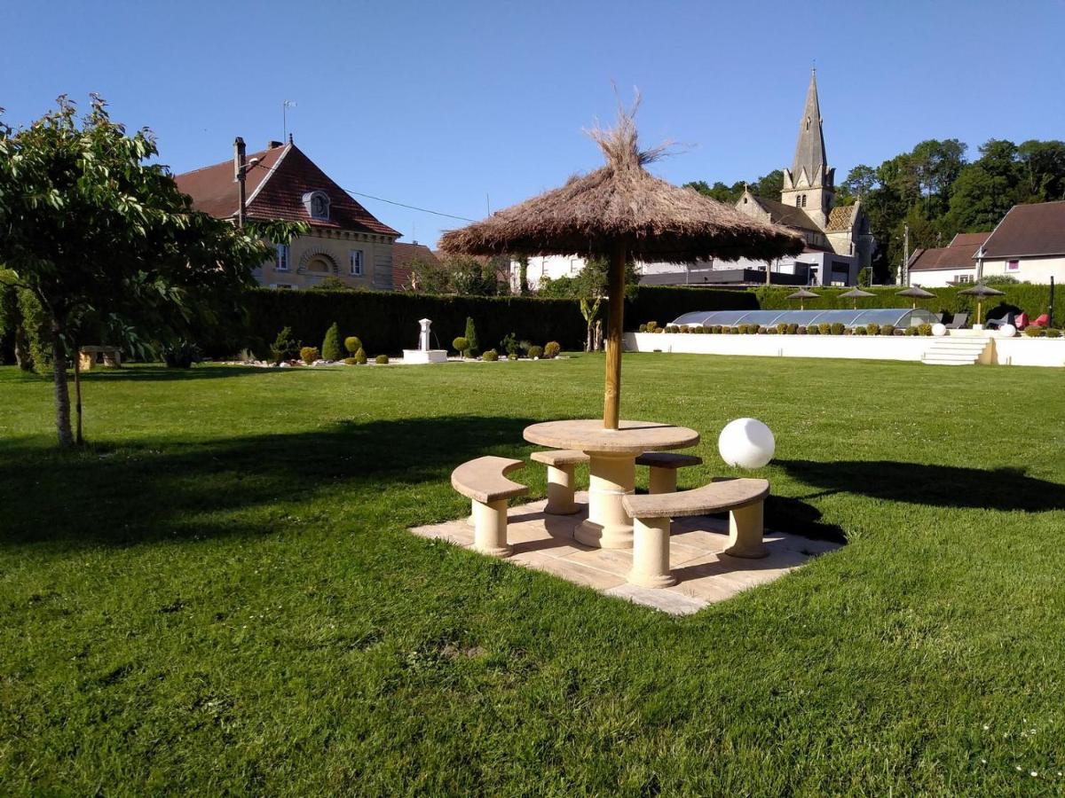 Le Domaine Des Papillons Hotel Beaujeu-Saint-Vallier-et-Pierrejux ภายนอก รูปภาพ