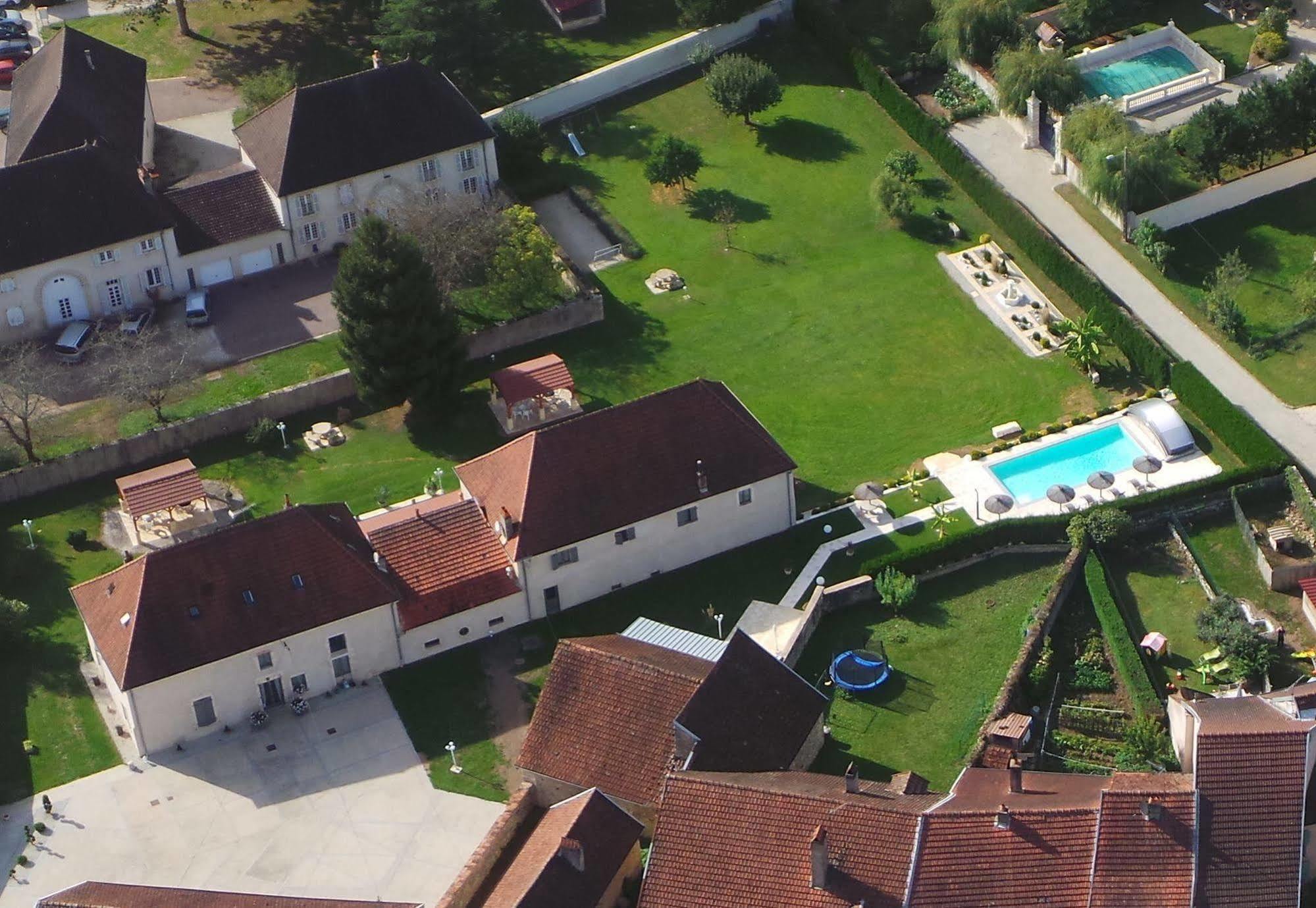 Le Domaine Des Papillons Hotel Beaujeu-Saint-Vallier-et-Pierrejux ภายนอก รูปภาพ