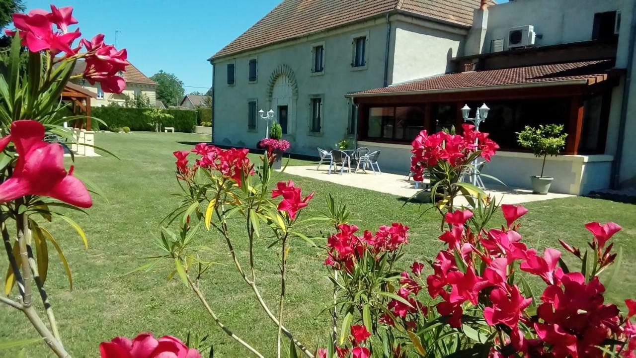 Le Domaine Des Papillons Hotel Beaujeu-Saint-Vallier-et-Pierrejux ภายนอก รูปภาพ