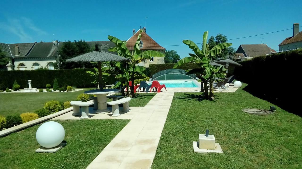 Le Domaine Des Papillons Hotel Beaujeu-Saint-Vallier-et-Pierrejux ภายนอก รูปภาพ